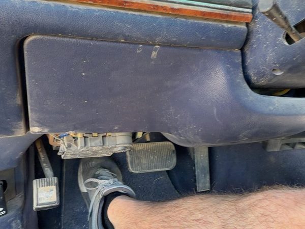 94 Lincoln Town Car Lower Dash Under Column Knee Bolster Trim Panel Oem Blue Dp — photo 1