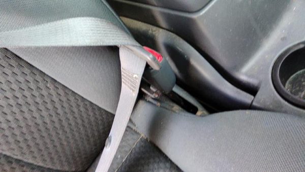 2002-2004 Nissan Xterra Passenger Right Front Seat Belt Buckle Receiver Gray K — photo 4