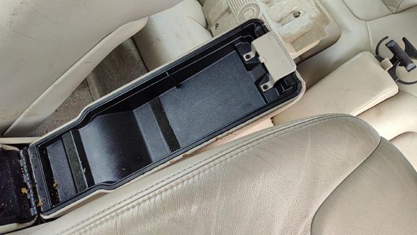 97-99 Cadillac Deville Center Console Arm Rest Assembly 2 Piece Oem 152 Neutral — photo 4