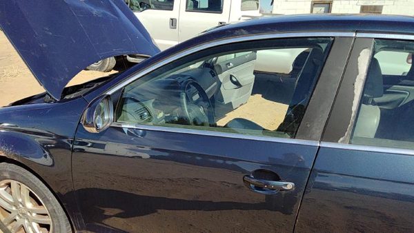 2006 Volkswagen Jetta Front Door LH Blue — photo 7