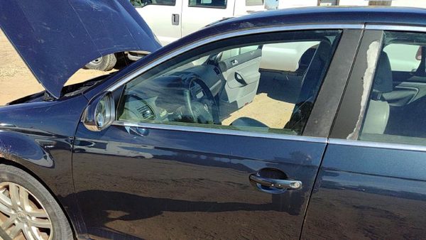 2006 Volkswagen Jetta Front Door LH Blue — photo 6