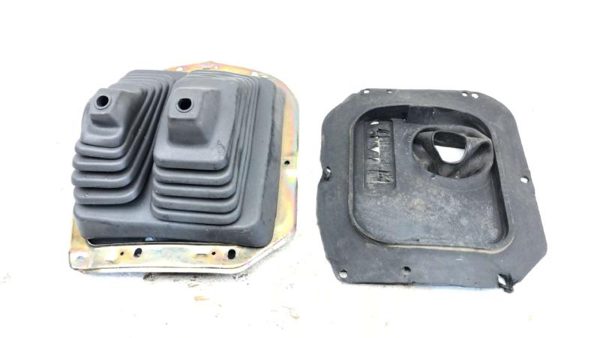 95-97 Nissan Pickup Hardbody Shifter Boot Assembly Oem 4X4 Mt — photo 1
