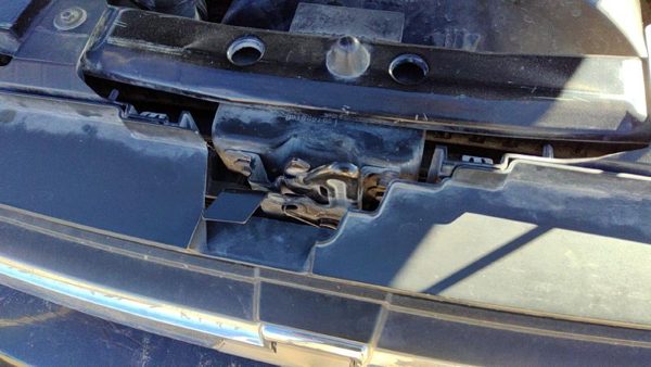 2002-2009 Chevy Trail Blazer Hood Latch Assembly With Bracket Oem 89025314 — photo 3
