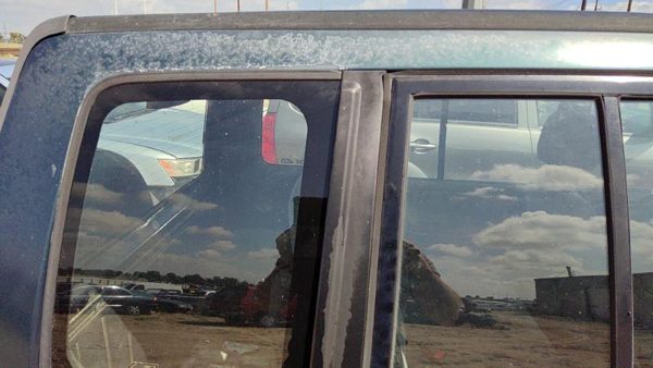 1997 Suzuki Sidekick Quarter Panel Moulding RH Green — photo 3