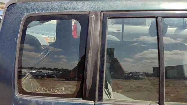 1997 Suzuki Sidekick Quarter Panel Moulding RH Green — photo 4