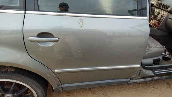 2002 Volkswagen Passat Rear Door RH Silver — photo 1