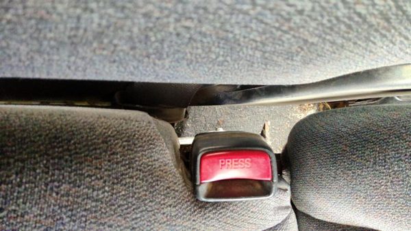 2001 2002 Sierra 2500 Hd Driver Left Front Seat Belt Buckle Oem Graphite 12d — photo 2