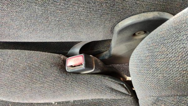 2001 2002 Sierra 2500 Hd Driver Left Front Seat Belt Buckle Oem Graphite 12d — photo 1