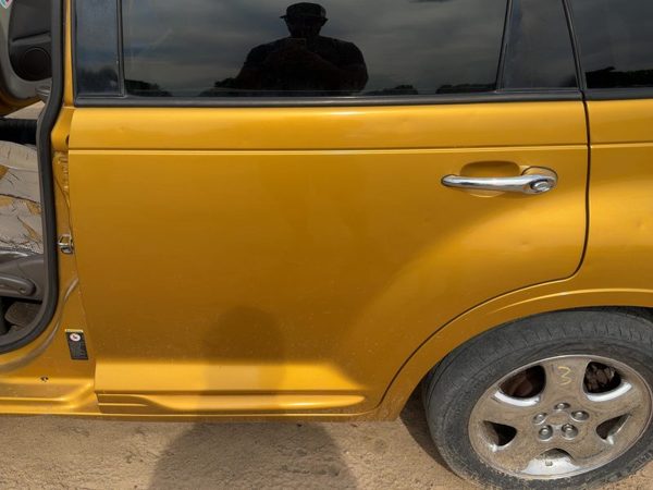 2002 Chrysler PT Cruiser Rear Door LH Inca Gold PY6 — photo 2