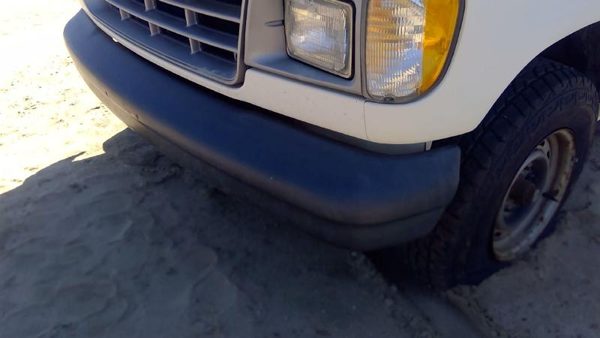 1992-2007 Ford Van E150 Front Bumper Assembly With Brackets Oem 4C2z17757aaa — photo 9