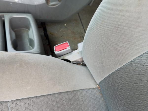 08-16 Town & Country Driver Left Front Seat Belt Buckle Receiver Oem Gray — photo 4
