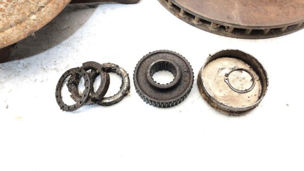 81-93 Ram W250 Passenger Right Front Spindle Steering Knuckle With Wheel Hub — photo 4
