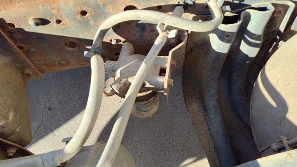 94-98 Isuzu Npr Fuel Filter Housing Oem — photo 2