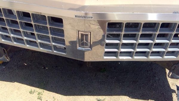 1985 Oldsmobile Delta 88 Grille Olds Gold — photo 4