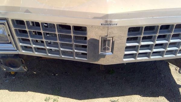 1985 Oldsmobile Delta 88 Grille Olds Gold — photo 5