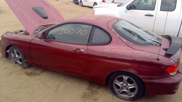 2000 Hyundai Tiburon — vehicle photo 5