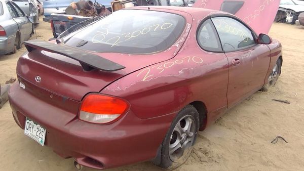 2000 Hyundai Tiburon — vehicle photo 6