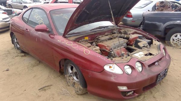 2000 Hyundai Tiburon — vehicle photo 7