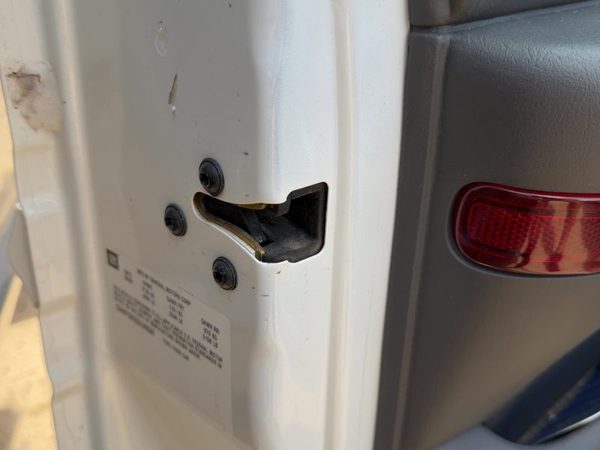 2000-2005 Buick Lesabre Driver Left Front Door Latch With Rods/Cables Oem — photo 2