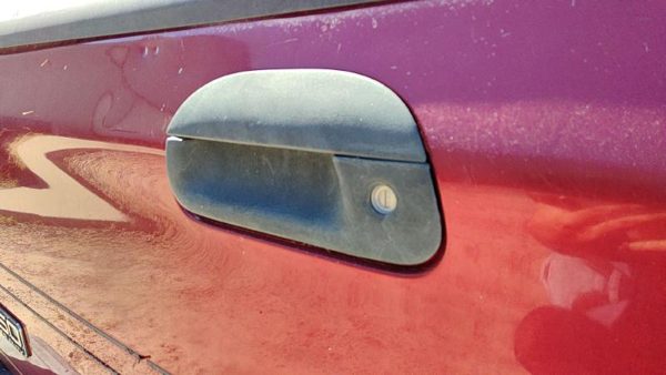 2003 Ford F250 Sd Pickup Outside Door Handle LH Super Duty Maroon — photo 3