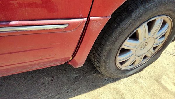 05-07 Town Country Passenger Right Moulding From Fender Oem Trim Strip Red Prh — photo 2