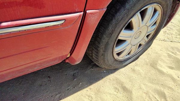 05-07 Town Country Passenger Right Moulding From Fender Oem Trim Strip Red Prh — photo 3