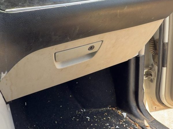 2011-2016 Chrysler Town & Country Glove Box Lower Complete Door With Latch Oem — photo 1