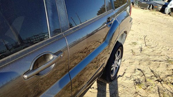 2004 Mitsubishi Endeavor Rear Door LH C04 Mineral Beige — photo 2