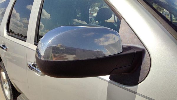 2010 Chevy Tahoe Door Mirror RH Silver U726S Is Loose — photo 1