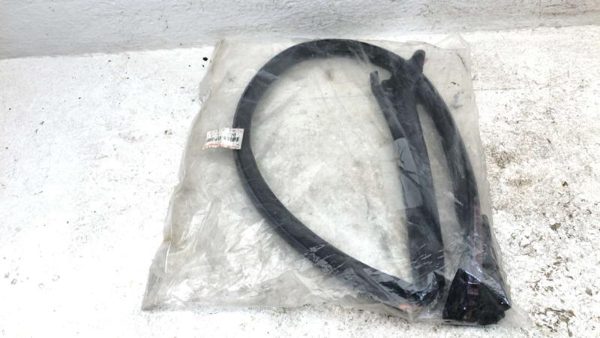 2003 Toyota Celica Passenger Right Roof Side Rail Weatherstrip Seal Oem — photo 1