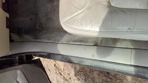 1997-1999 Cadillac Deville Driver Left Lower Kick Trim Panel Oem 152 Neutral — photo 2