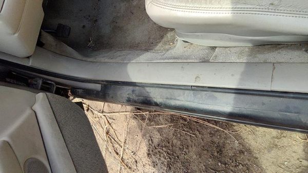 1997-1999 Cadillac Deville Driver Left Lower Kick Trim Panel Oem 152 Neutral — photo 1