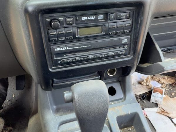 1998-2002 Isuzu Rodeo Trim Bezel Around Radio Surround Dash Panel Oem 5874078 — photo 1