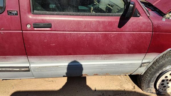 1993 Chevrolet S10 Blazer Front Door RH Red — photo 3