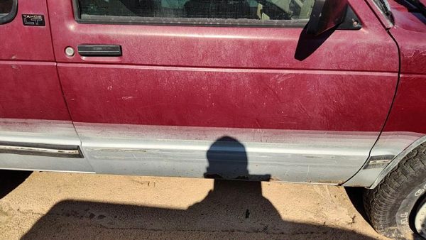 1993 Chevrolet S10 Blazer Front Door RH Red — photo 5