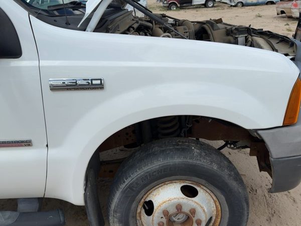 1999-2007 Ford F350 Passenger Right Front Fender Oem White F81Z16005Aa — photo 2