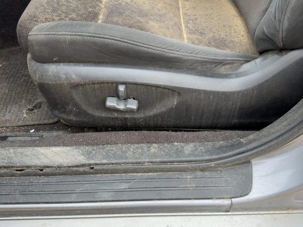 09 Legacy Outback Driver Left Side Power Seat Switch With Trim Panel Oem Black — photo 1