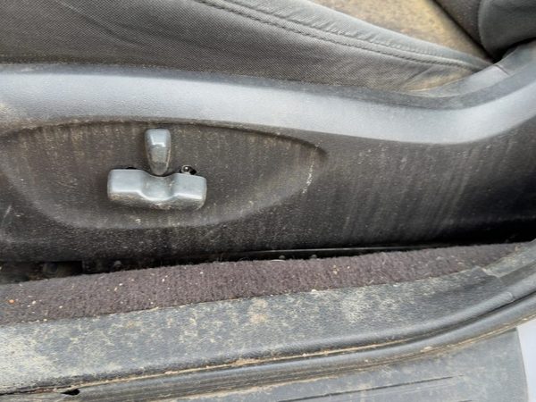 09 Legacy Outback Driver Left Side Power Seat Switch With Trim Panel Oem Black — photo 2