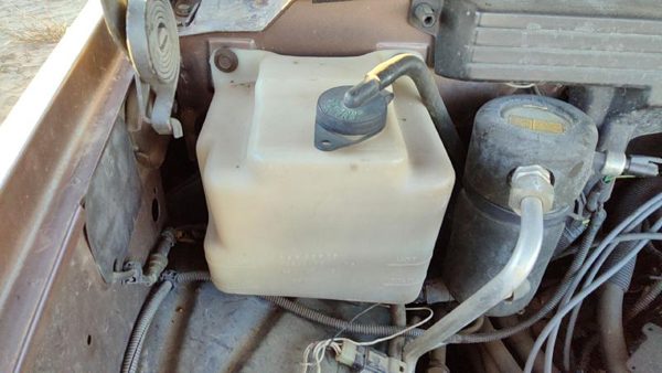 1992-1999 Chevy Suburban Coolant Reservoir Radiator Overflow Tank Bottle Oem — photo 1