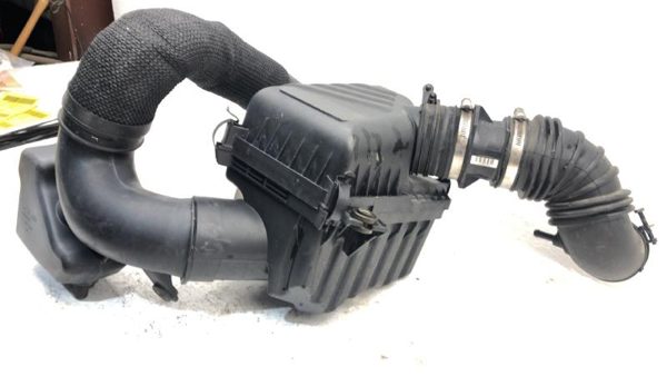 05-09 Tucson Complete Air Intake Cleaner Filter Box Housing With Tube 2.7L — photo 11
