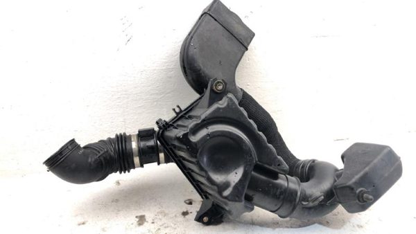 05-09 Tucson Complete Air Intake Cleaner Filter Box Housing With Tube 2.7L — photo 12