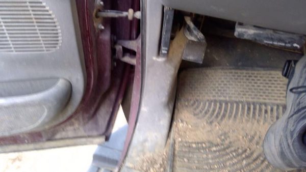 2005-2007 F350 Super Duty Driver Left Lower Kick Trim Panel Oem Gray — photo 1