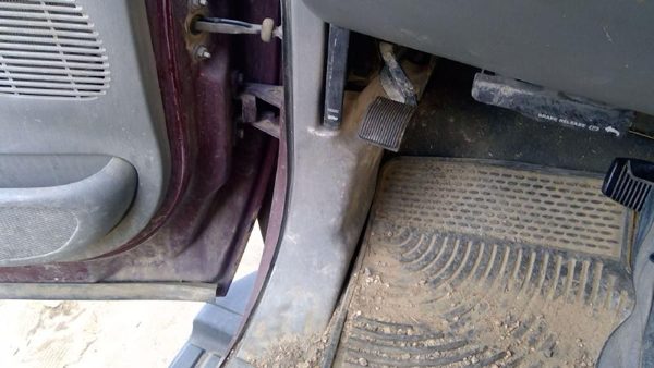 2005-2007 F350 Super Duty Driver Left Lower Kick Trim Panel Oem Gray — photo 6
