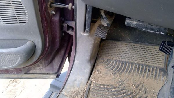 2005-2007 F350 Super Duty Driver Left Lower Kick Trim Panel Oem Gray — photo 5