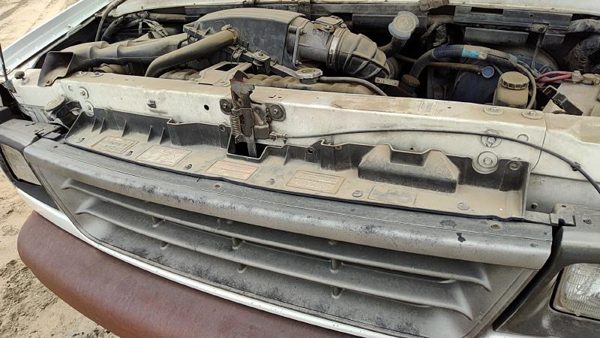 92-96 Ford Van E250 Top Plastic Cover Above Radiator Support Sight Shield Oem — photo 1