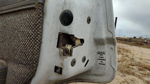1992 Jeep Cherokee Passenger Right Rear Door Latch With Rods/Cables Oem Back — photo 2