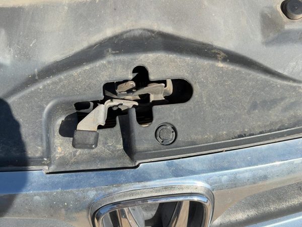 2003-2007 Honda Accord Hood Latch Assembly With Bracket Oem 7461775 — photo 3