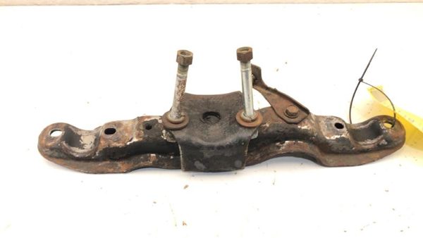 1970-1971 Nissan 240Z Rear Carrier Front Crossmenmber Oem Control Arm Mount — photo 1