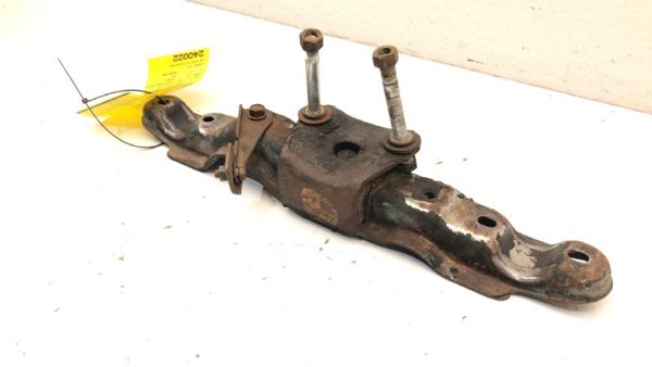 1970-1971 Nissan 240Z Rear Carrier Front Crossmenmber Oem Control Arm Mount — photo 4