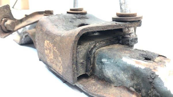 1970-1971 Nissan 240Z Rear Carrier Front Crossmenmber Oem Control Arm Mount — photo 6